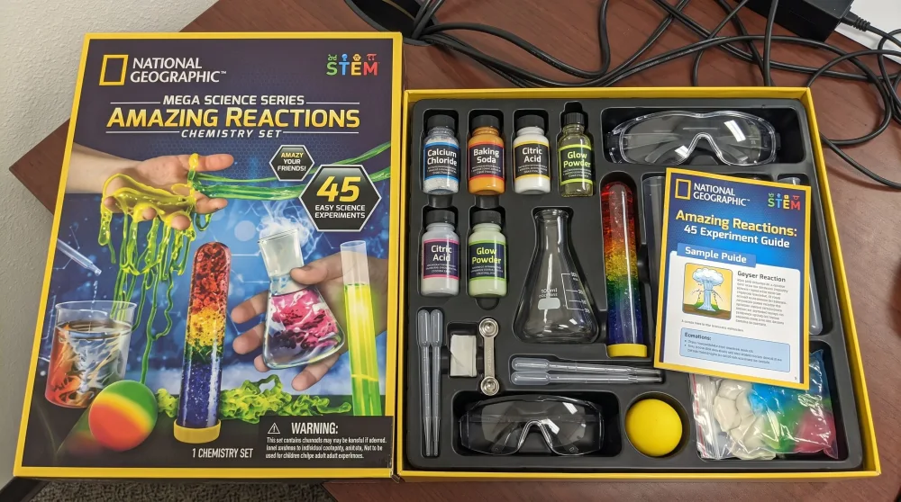 National Geographic Chemistry Set with 45 Experiments