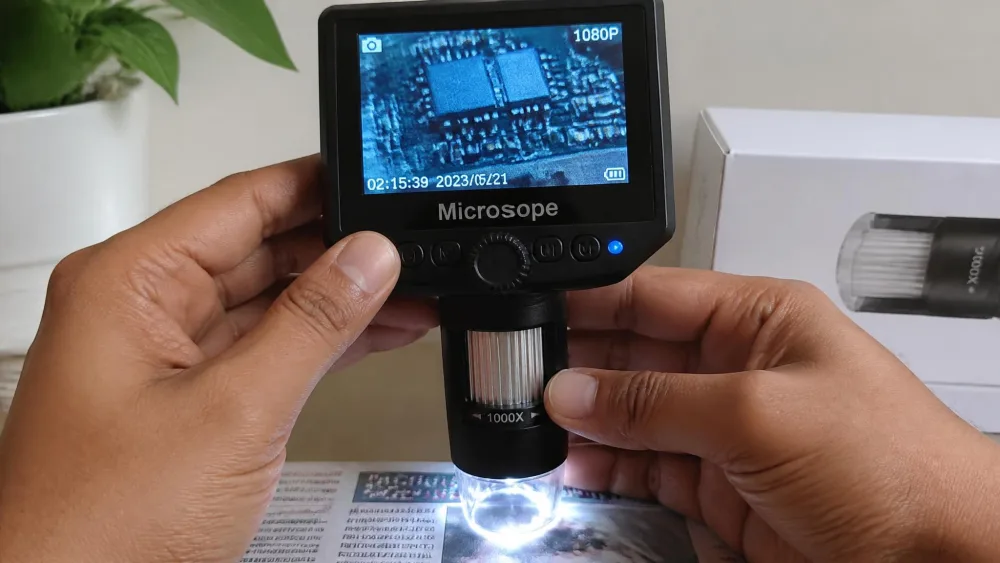 1000X Handheld Digital Microscope with 2.0-Inch IPS Screen — hands-on photo